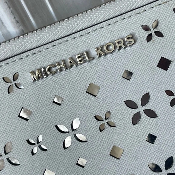 Michael Kors White and Sliver Cut-Out Wallet EUC - Picture 2 of 7